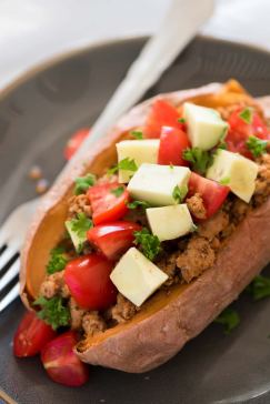 5-Ingredient-Taco-Paleo-Stuffed-Sweet-Potatoes-4-768x1151