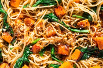 pumpkin-spinach-walnut-spaghetti-800x534