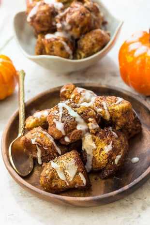 Slow-Cooker-Pumpkin-Monkey-Bread-makes-the-perfect-easy-breakfast-or-snack-2-e1475926320119