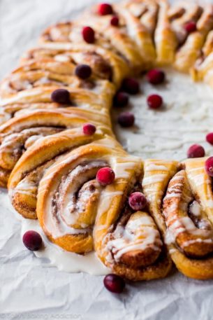 cinnamon-roll-wreath-3-600x900