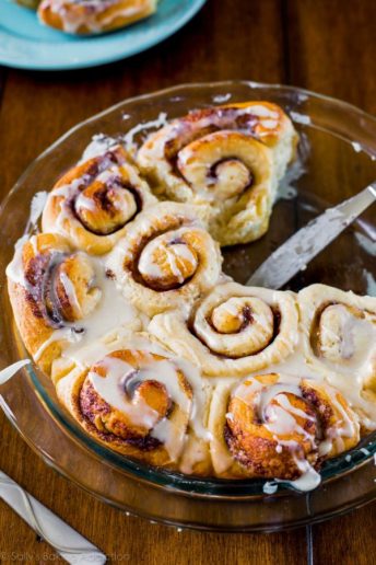 easy-cinnamon-rolls-recipe-1-600x900