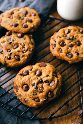 The-BEST-Bakery-Style-Pumpkin-Chocolate-Chip-Cookies-from-chelseasmessyapron.com_-683x1024