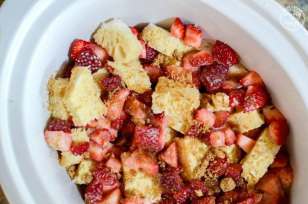 Sprinkle-the-brown-sugar-over-the-very-top-and-place-on-the-lid.-768x509