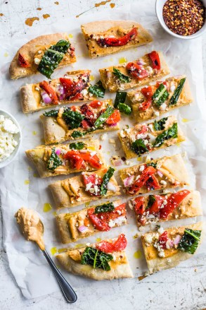 Roasted-Red-Pepper-Hummus-Flatbread-4