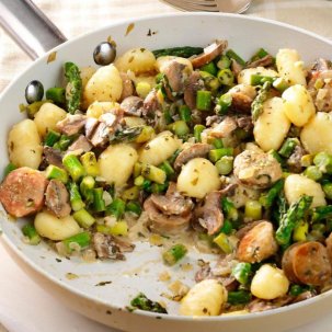 Chicken-Sausage-Gnocchi-Skillet_exps153271_SD143204B12_03_2bC_RMS-696x696