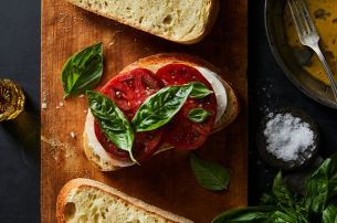 ff55763e-284c-4510-8af5-5a866365961d--2018-0814_caprese-en-carrozza_process_3x2_ty-mecham_001