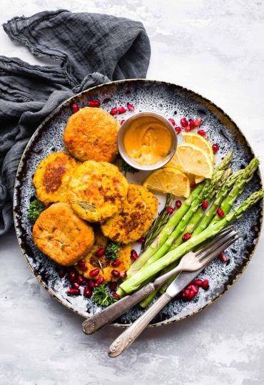 SUPER-easy-paleo-salmon-cakes-update-700x1022