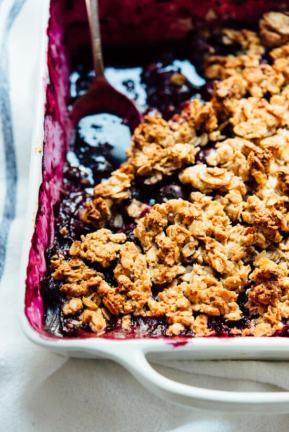 gluten-free-blueberry-crisp-recipe-3-550x824