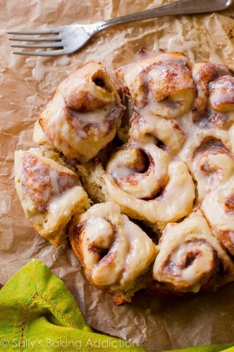 slow-cooker-cinnamon-rolls-6