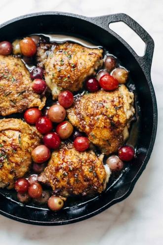 Skillet-Chicken-with-Grapes-in-Pan-600x900