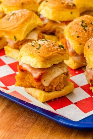 1474992786-delish-chicken-parm-sliders-4