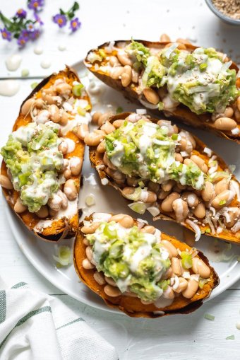 AMAZING-40-minute-Dinner-Baked-Stuffed-Sweet-Potatoes-with-white-bean-and-guacamole-vegan-glutenfree-healthy-easy-recipe-TWOSPOONS-6