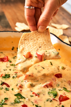 queso-vertical-dip-1546458688
