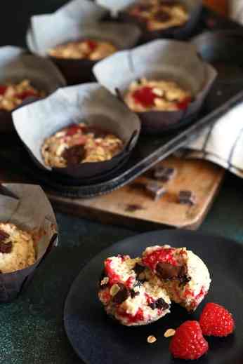 raspberry-chocolate-chunk-oatmeal-muffins-5