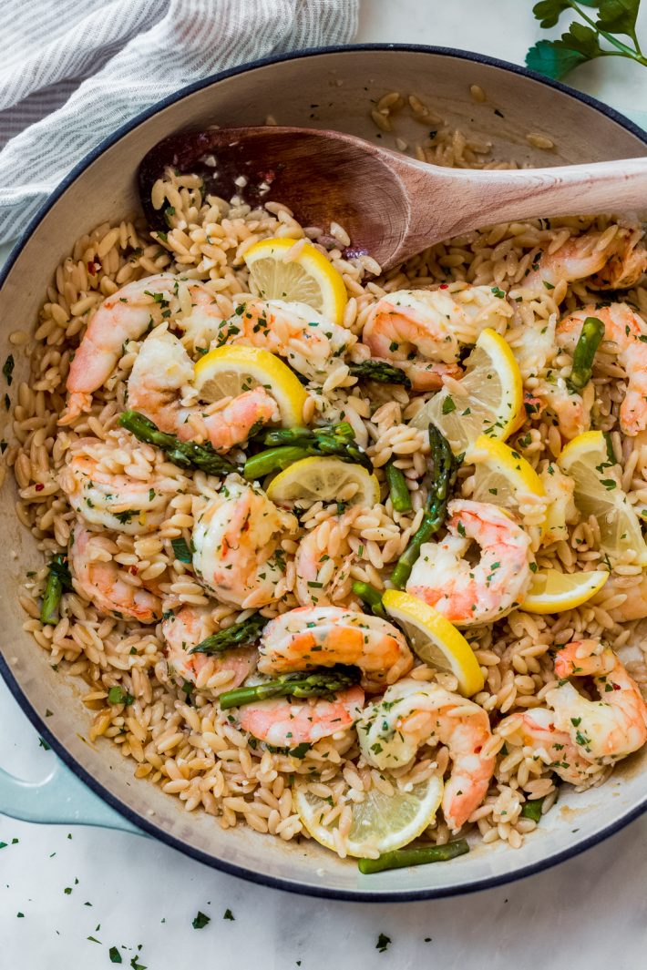 Garlicky-Orzo-Shrimp-Scampi-with-Asparagus-9-710x1065